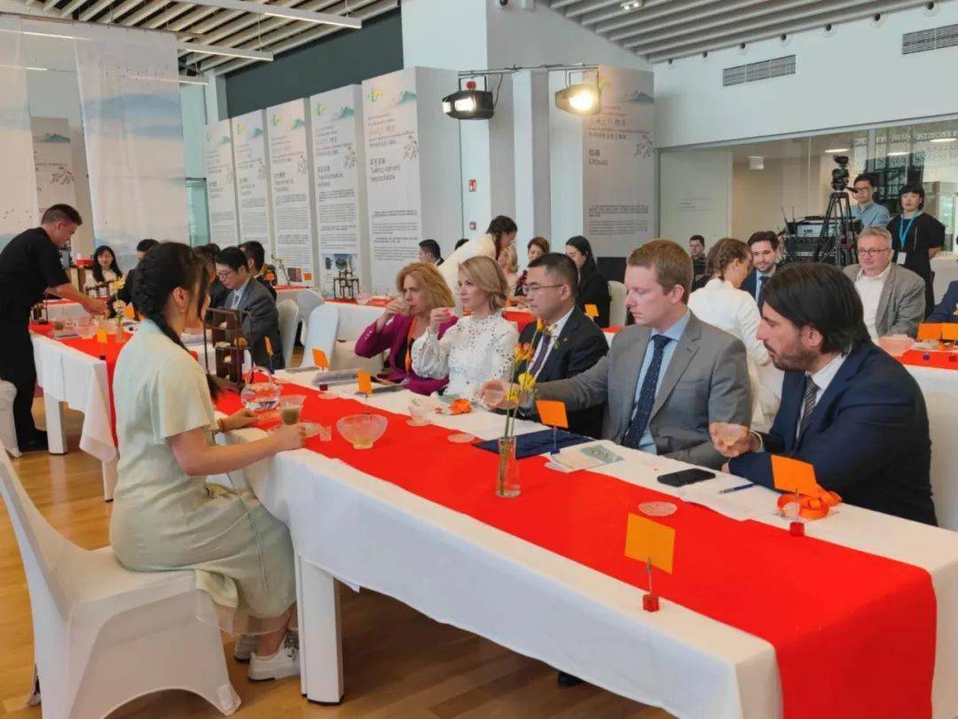 经济和发展部副国务秘书博卡伊61马尔顿以及匈牙利经济和发展部