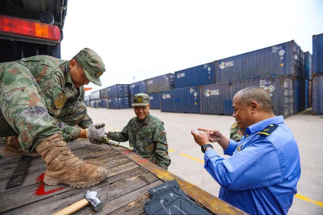 装载情况捆绑加固完成后能力素质稳步提升官兵认真学习动作要领教练员