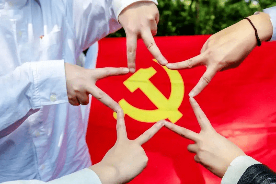 公开征集 | 我与党旗合个影,用镜头定格信仰_嘉州_作品_公众