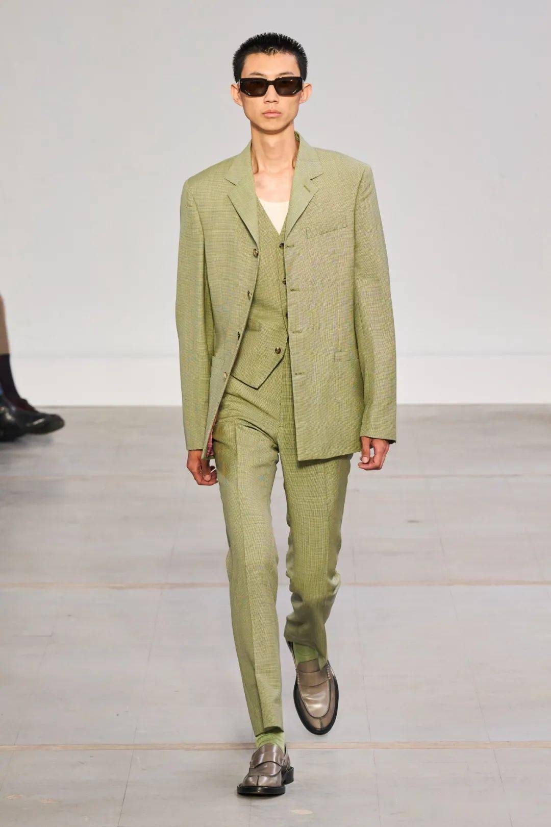 秀场| paul smith 2024 春季男装时装秀_保罗·史密斯_西装_风格