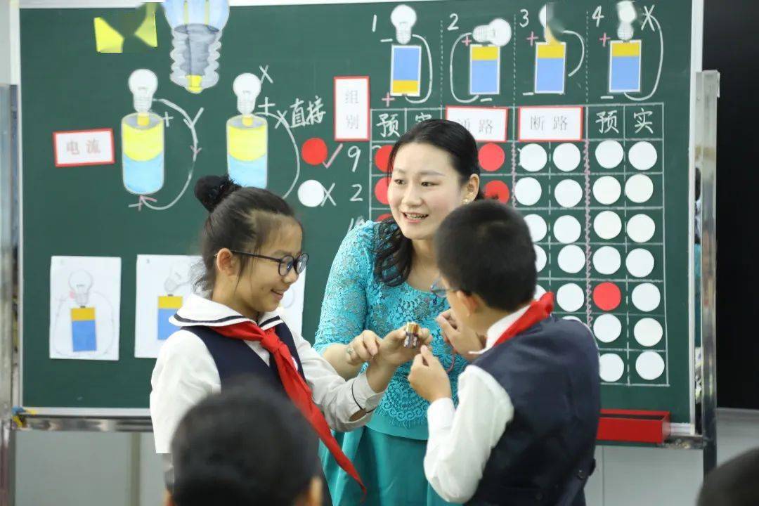 劳模风采 | 徐莹莹:甘于奉献 勇于创新 是垂范者也是引领者_教育_深圳