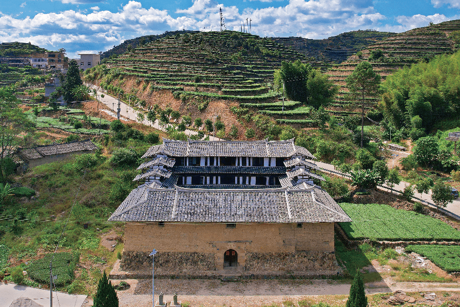 "安溪是泉州地区土楼数量最多,建造年代最早,造型最为丰富的县份,约有