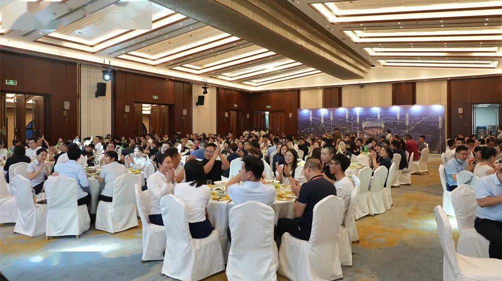 华中经纪人答谢晚宴暨彩虹城分享大会圆满成功!_进行_政府_规划