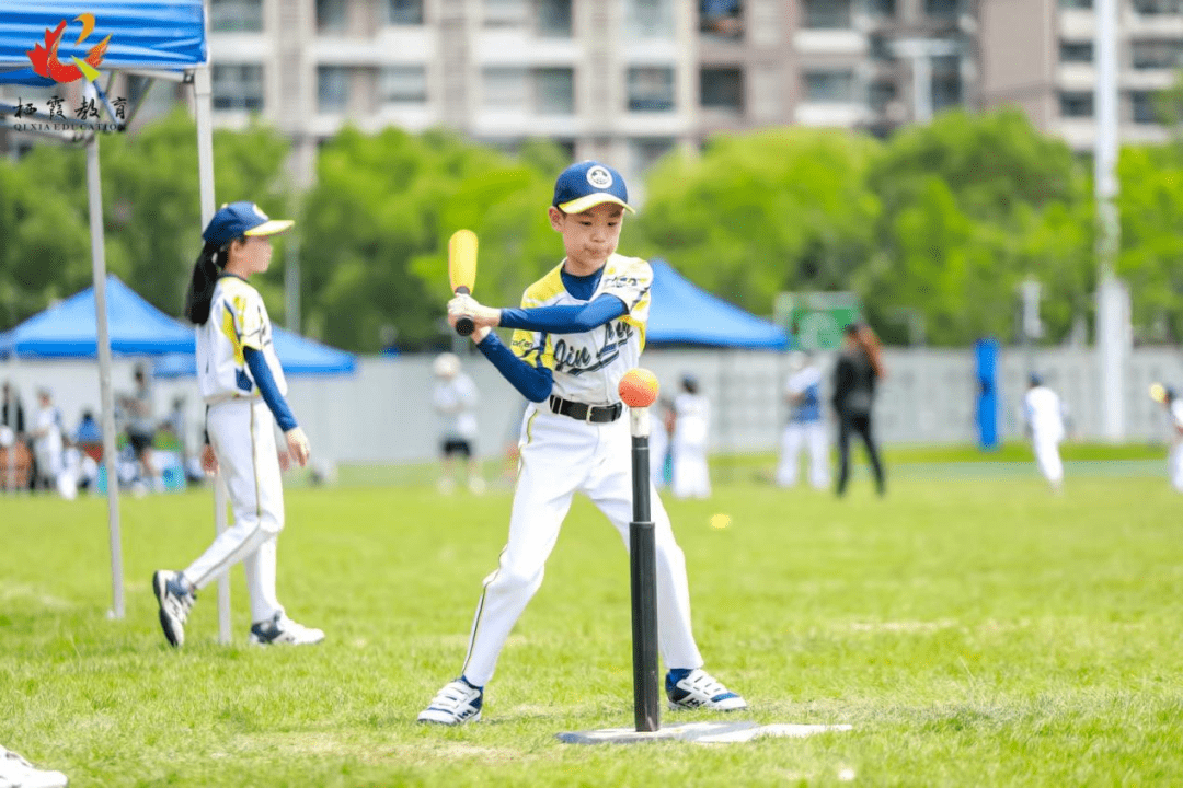 本次棒垒球比赛,既促进运动员技术水平的提高,也集中展示了我校学生的