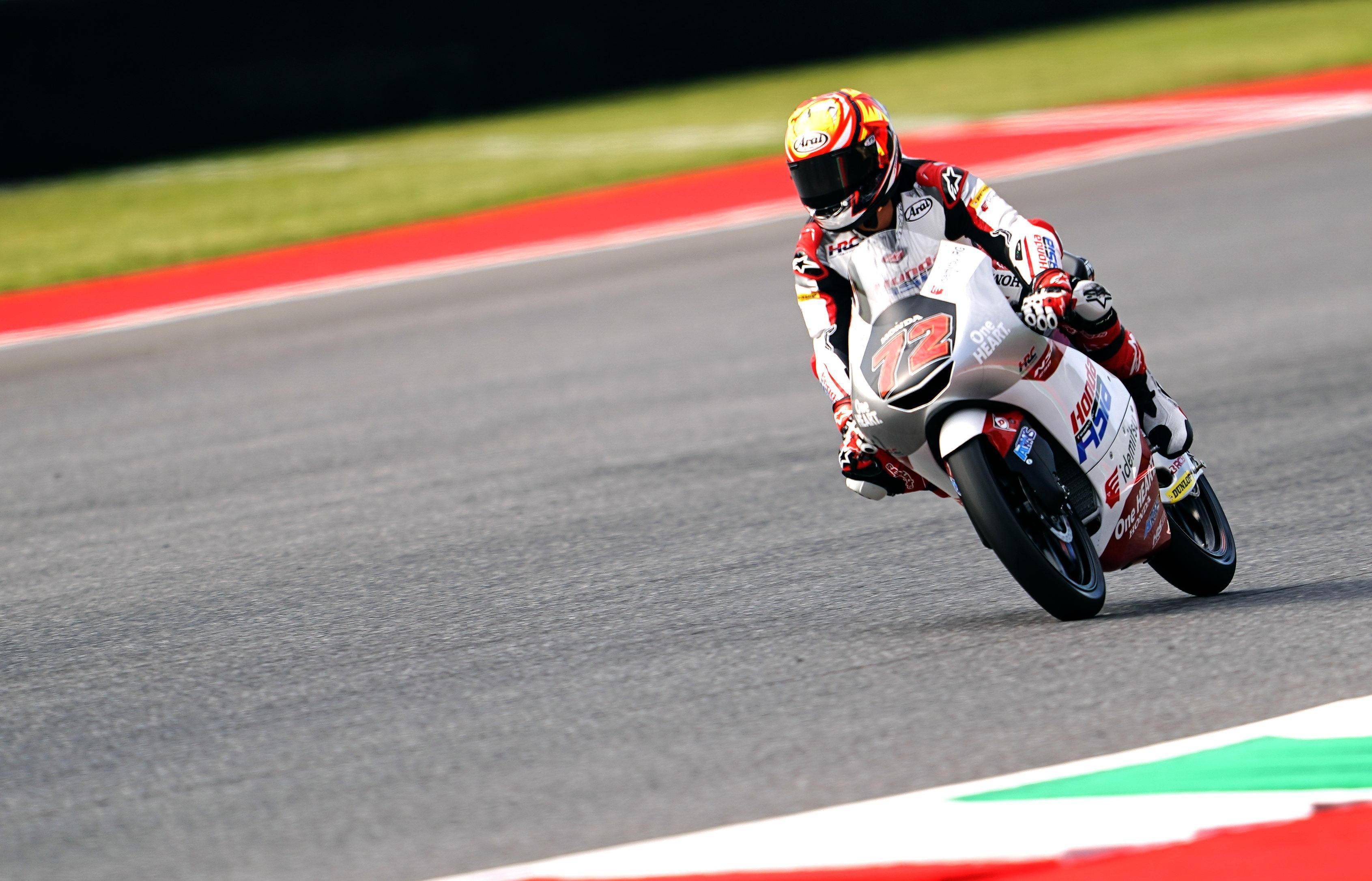 赛道上能跑出 250 km/h 极速的 moto3 单气缸赛车_honda_比赛_级别