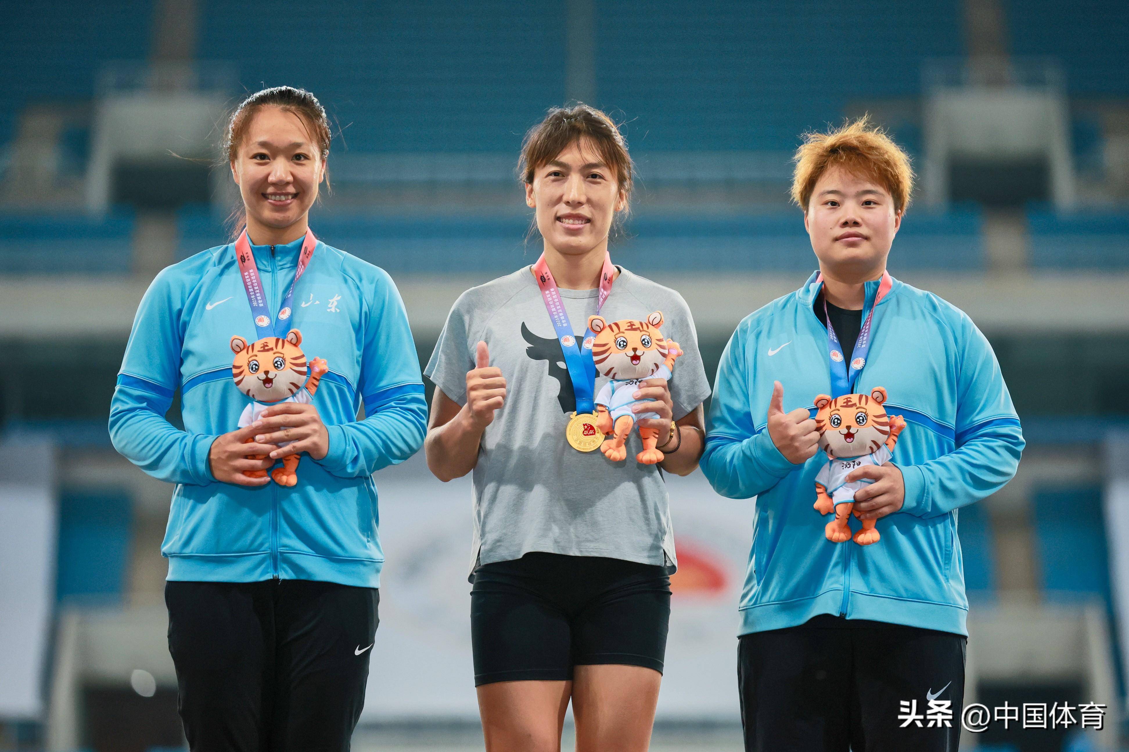 女子铅球奥运冠军成绩图片