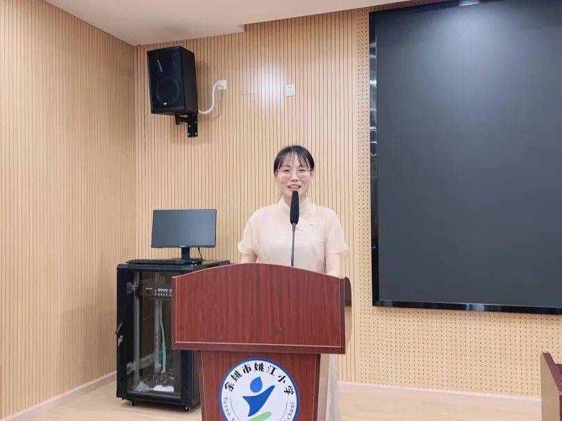 成果在郑益君副校长,大队辅导员符今,教导处应和平老师,许维维老师