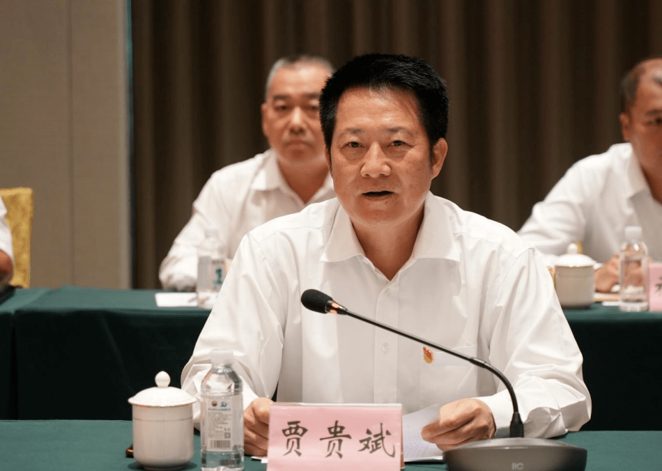 沙田镇举办"光荣在党50年"纪念章颁发仪式