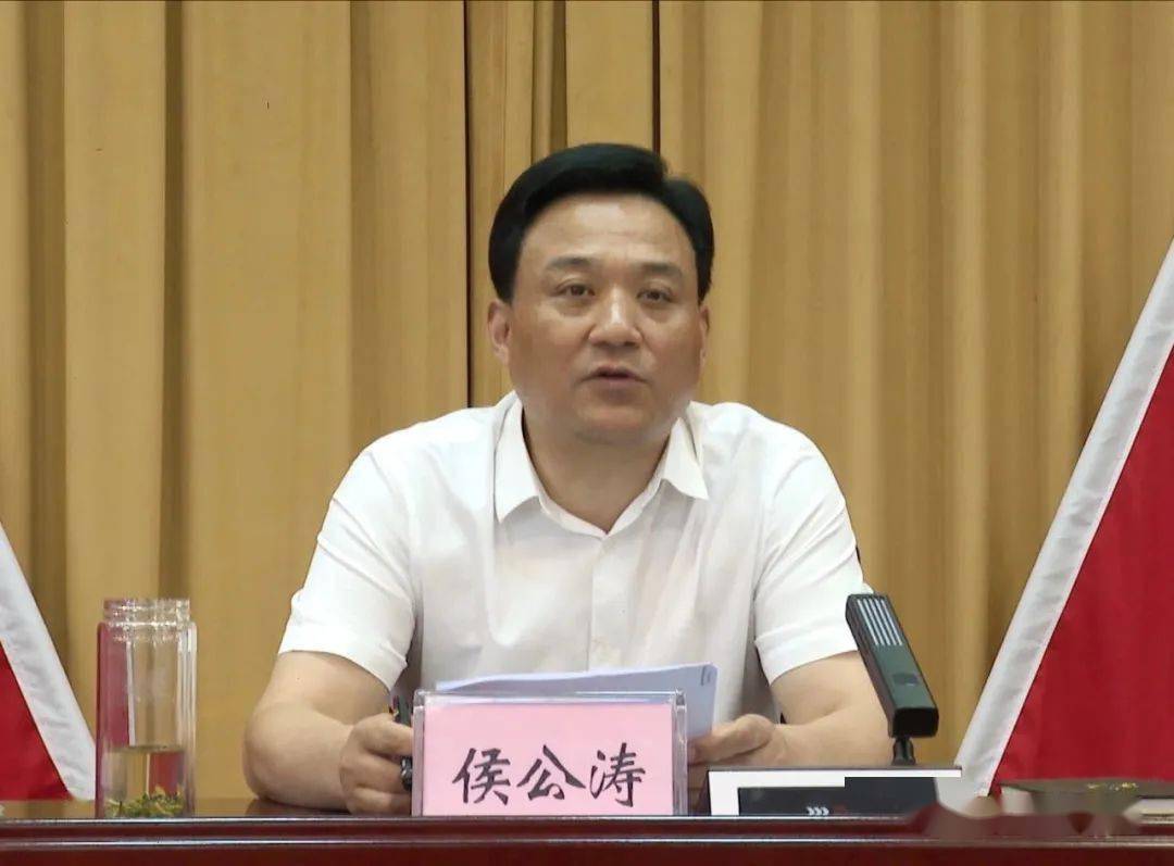 侯公涛,董红卫,曹亚红,赵海波,李勇,邓昭,董海建等县四个班子领导出席