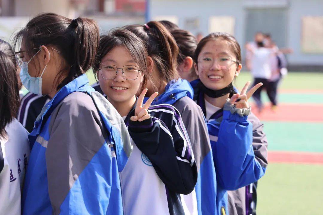 重庆市第十八中学校服图片