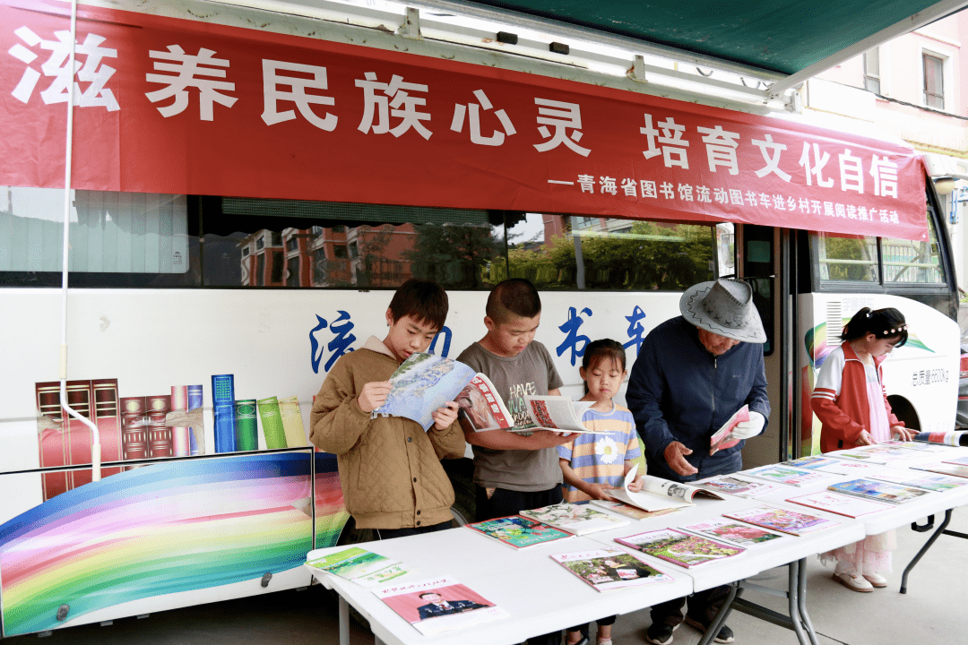 【文旅新闻】阅读进乡村 书香飘万家——省图书馆流动图书车进乡村