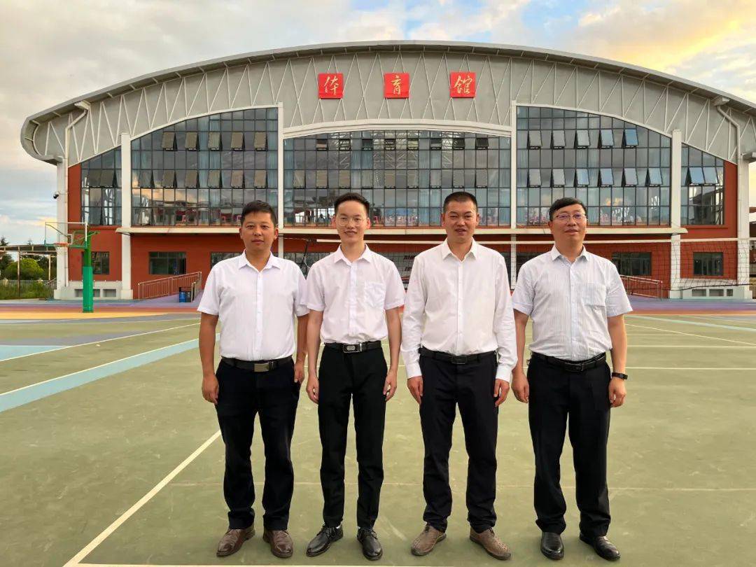 青春激昂 扬帆起航清华学子林万东回母校宣威六中交流分享