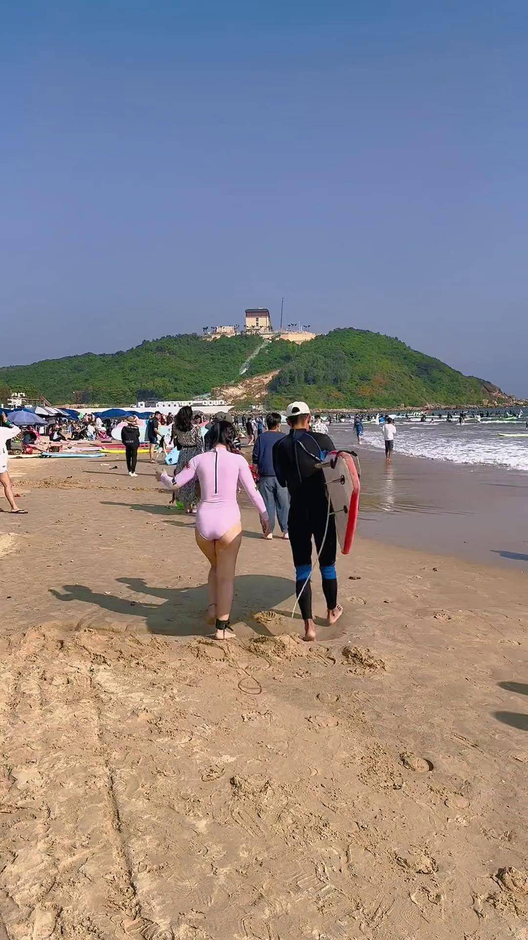 上热门 海滩美女 比基尼泳装 多看了两眼完美身材 海边随拍