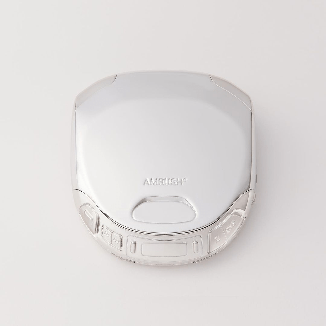 AMBUSH推出全新猫耳造型耳机，更和Newjeans有梦幻联动！｜55GARDEN分享