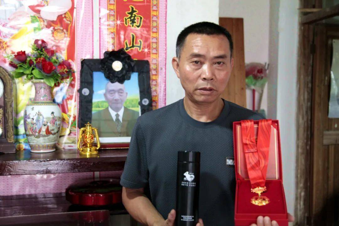 祁门:一笔"特殊党费"感党恩_祁山镇_许国均_精神