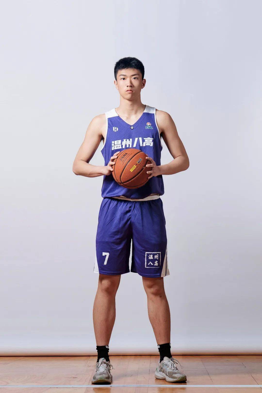 吴骐宇支俊豪章新源黄浩然叶晨然严华铿申韩中教练团△向右滑动,查看