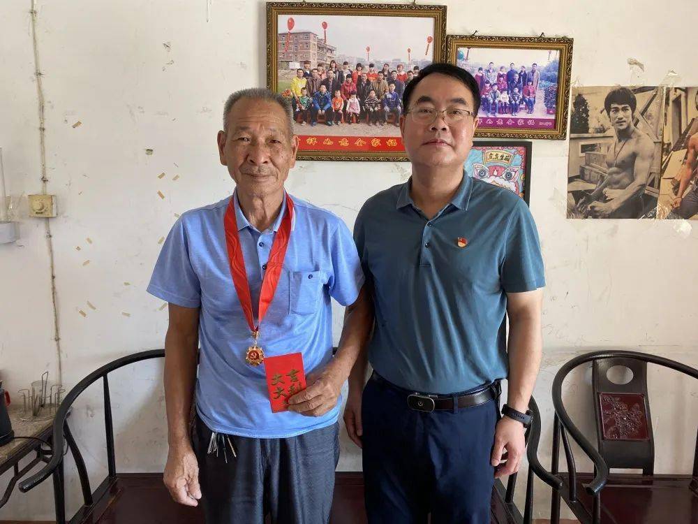 仑苍镇开展"七一"走访慰问活动_生活_英都_南安