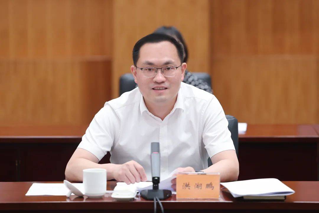 市委副书记,市长洪湖鹏,柯坪县委副书记,县长艾则孜61买买提出席