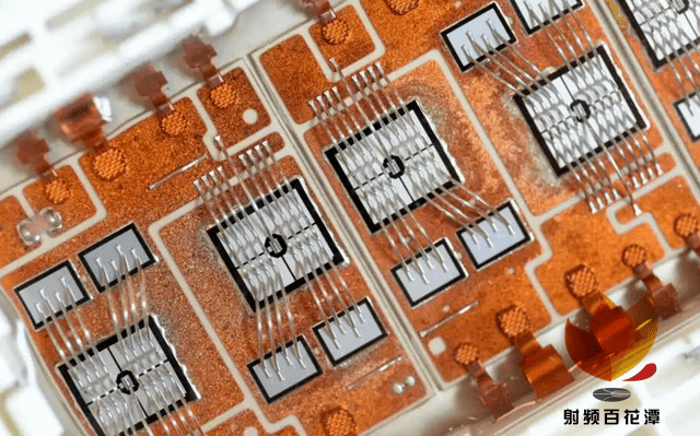 芯片电极端子与绝缘衬板间一般通过引线键合技术进行电气连接