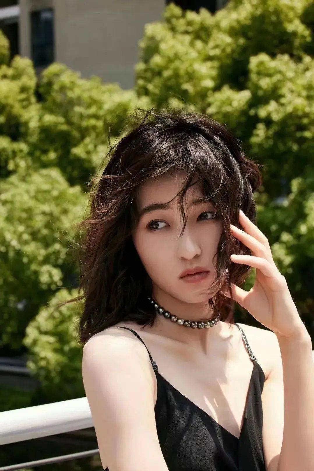 倪妮如果不做演员,一定会是位优秀的……_牛仔裤_珍珠_气质