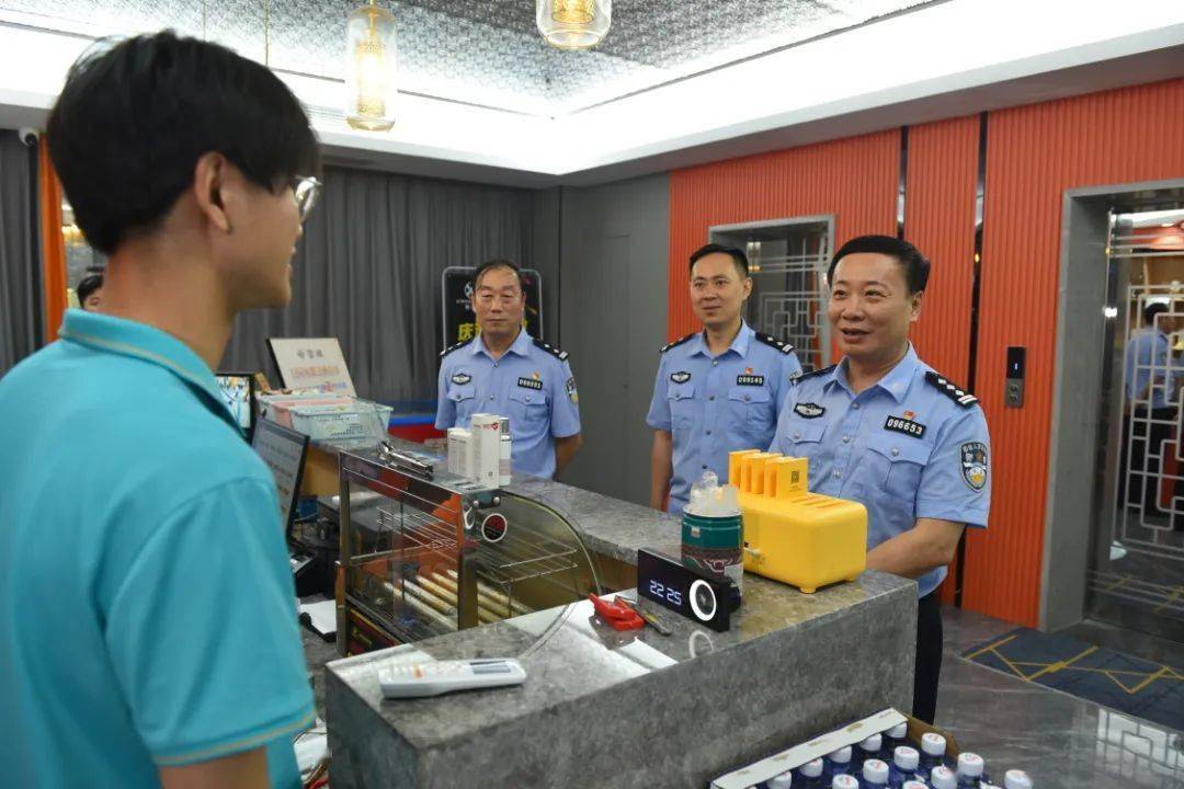 76副区长,公安分局党委书记,局长张东生带队检查督导清查行动.