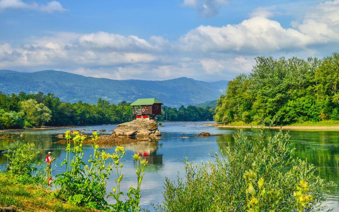 在塔拉国家公园穿越针叶林,打卡网红"孤独小屋"_塞尔维亚_云杉_河流