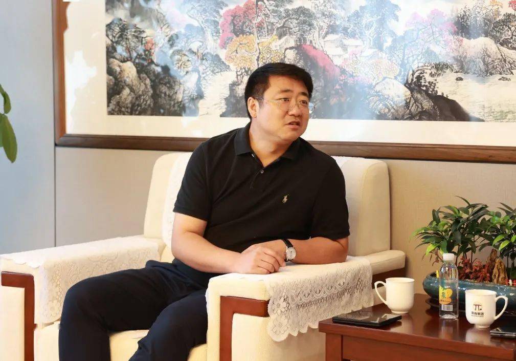 7月4日,中国节能协会副秘书长柴博来到荣程集团,参