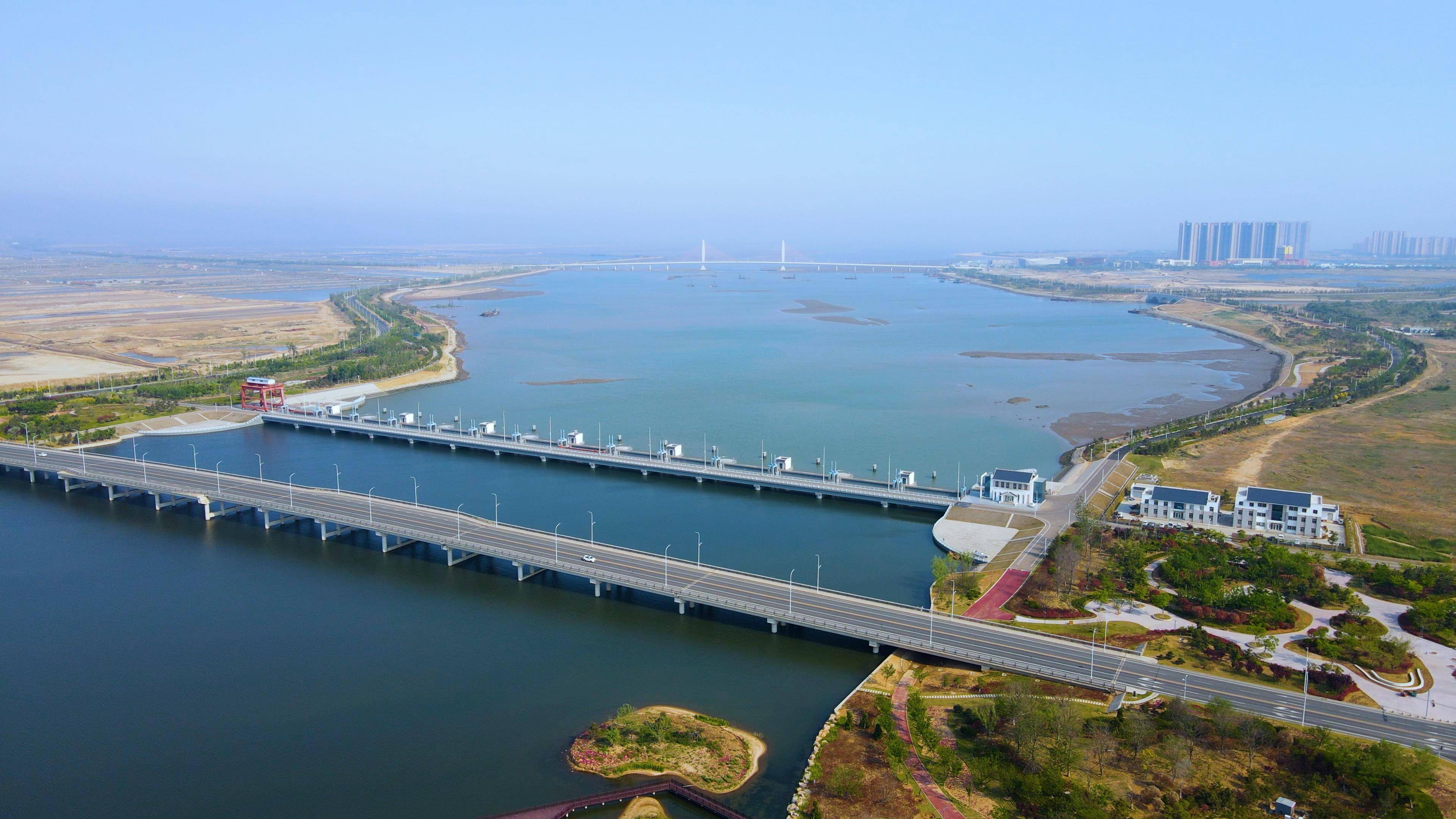 威海水利局长跳海图片