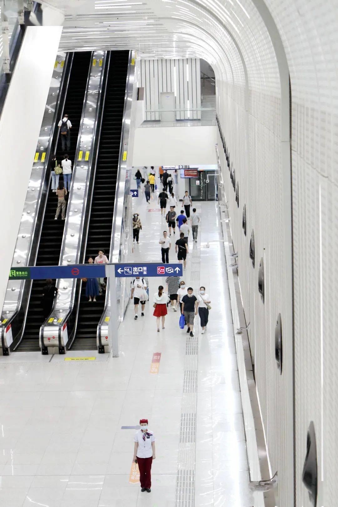 武汉最大地铁站换乘更便捷了_标志_乘客_徐家棚
