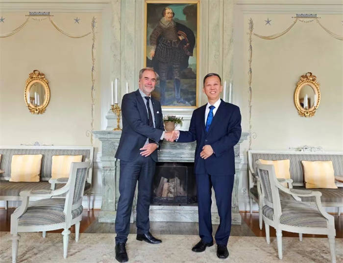 中国驻瑞典大使崔爱民会见瑞典韦姆兰省省督安德烈