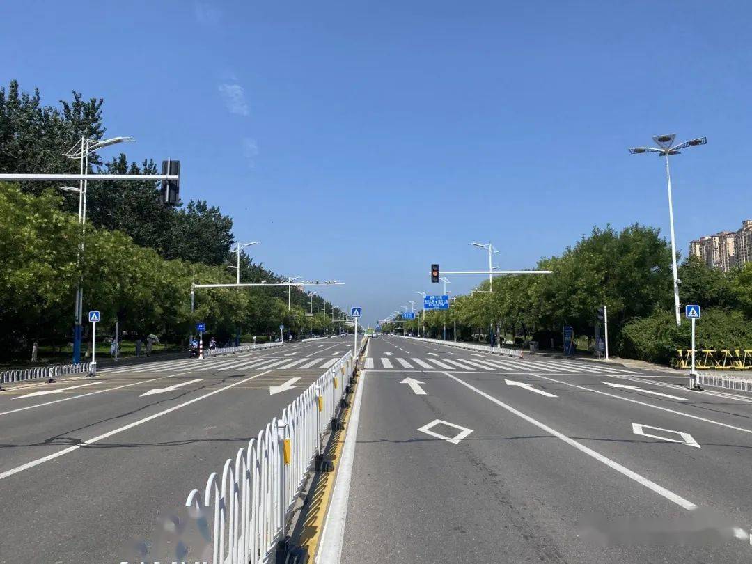 滨州主城区部分路口信号灯开启"暑假模式"夜间"关左" 哦!