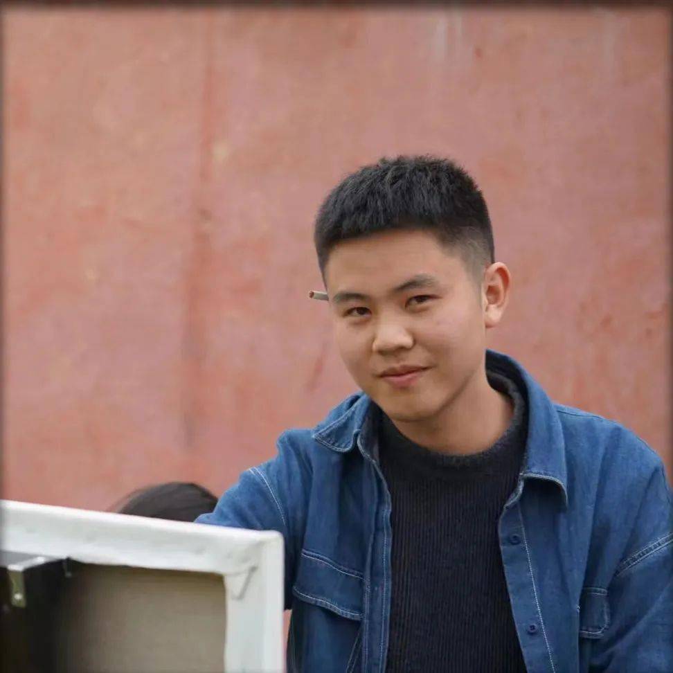 刘密才湖南省美协会员湖南省油画学会会员九零画社成员▲《乡下的老