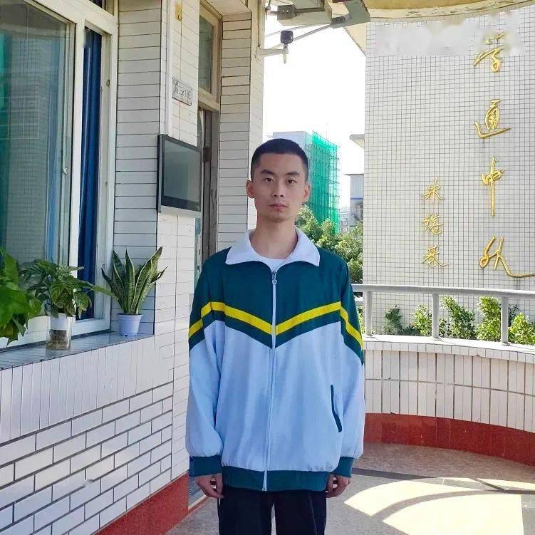 王老师提到,在高考成绩出来后,其实相较于王源之前的目标分数也有几分