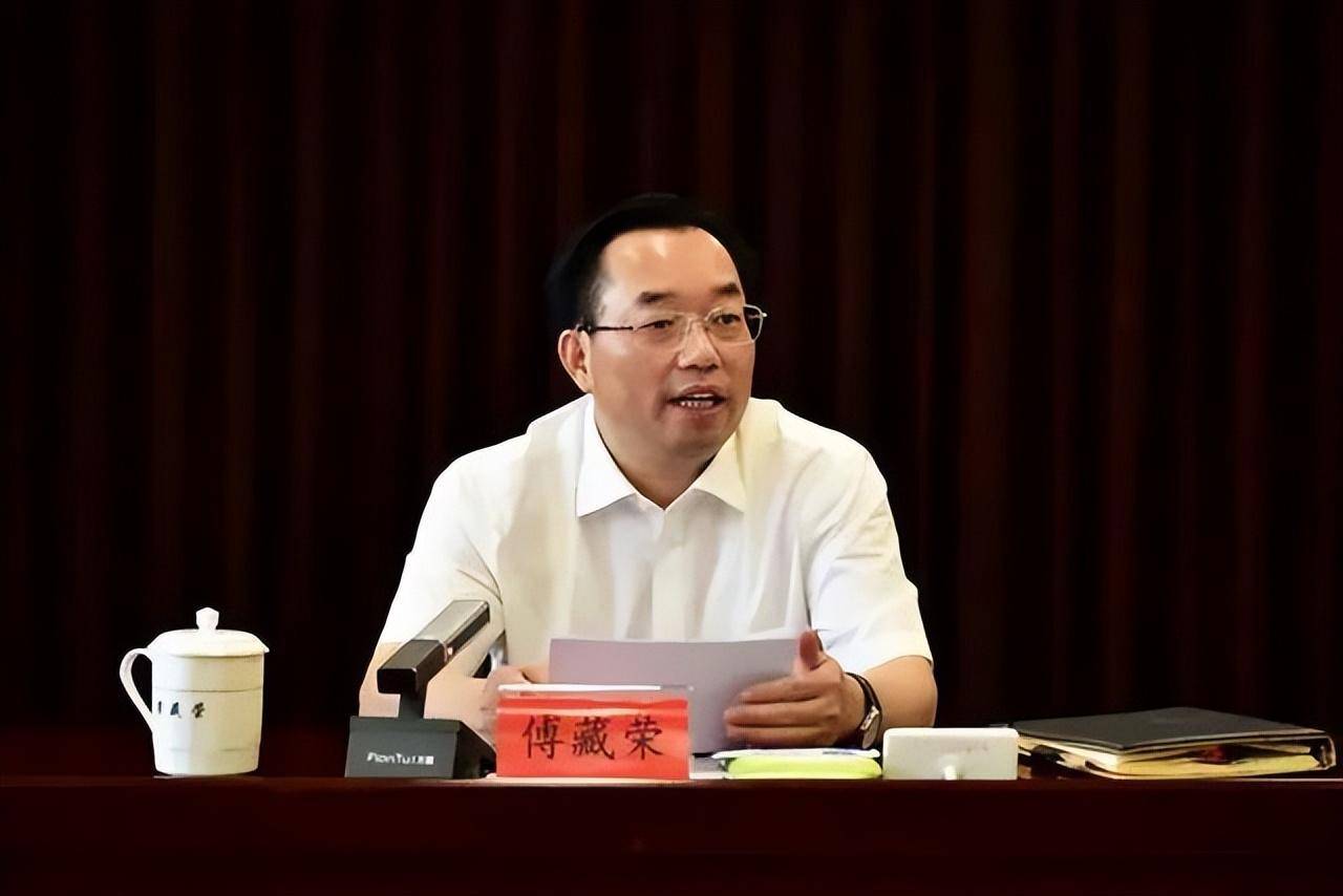 批准免去陈喆的福州市晋安区人民检察院检察长职务.