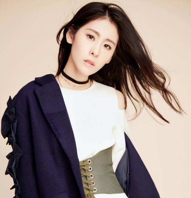 张碧晨这一系列举动的起源可追溯到她与华晨宇共同参加综艺节目《偶像