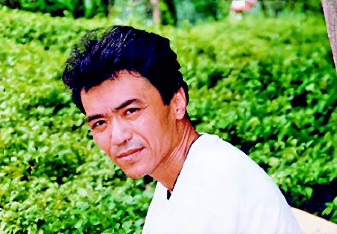 他曾在央视春晚搭档潘长江,消失多年以为隐退,原来已经去世17年_郭昶
