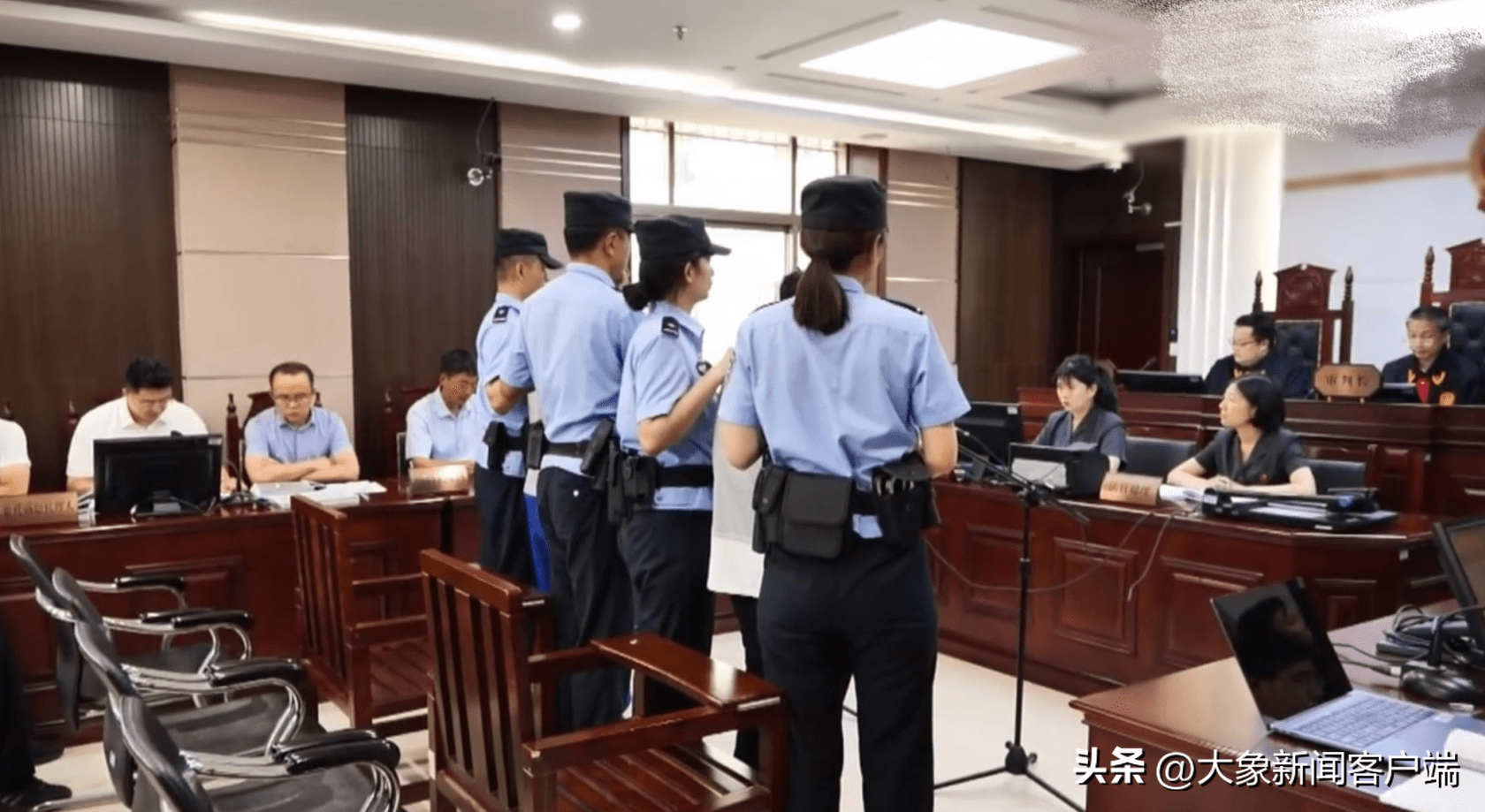 郭刚堂庭审三次落泪：人贩子称从新闻上看到自己寻子，但从未联系_郭新振_唐立霞_呼富吉