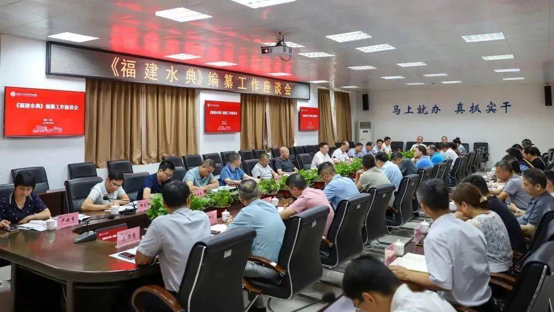 省水利厅副厅长余德贵,省幸福河湖促进会会长刘道崎,监事长谌庆福