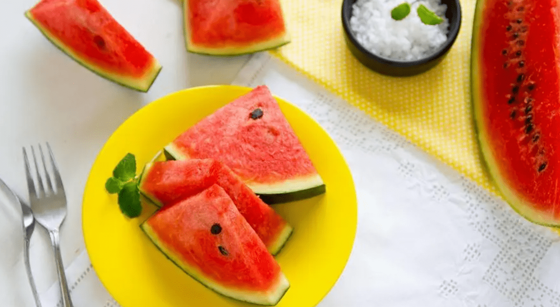 三伏天到来,吃西瓜是升血糖,还是降血糖?糖尿病人能不能吃?