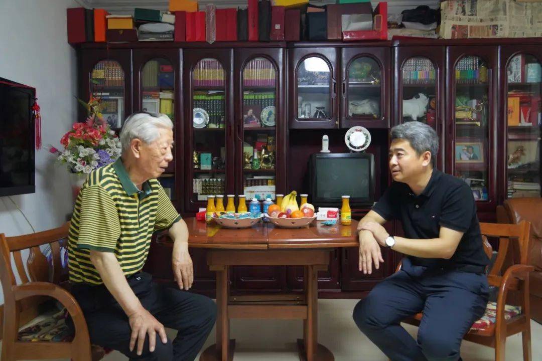 市委常委,组织部部长徐铭看望慰问部分市级退休干部_老干部_工作