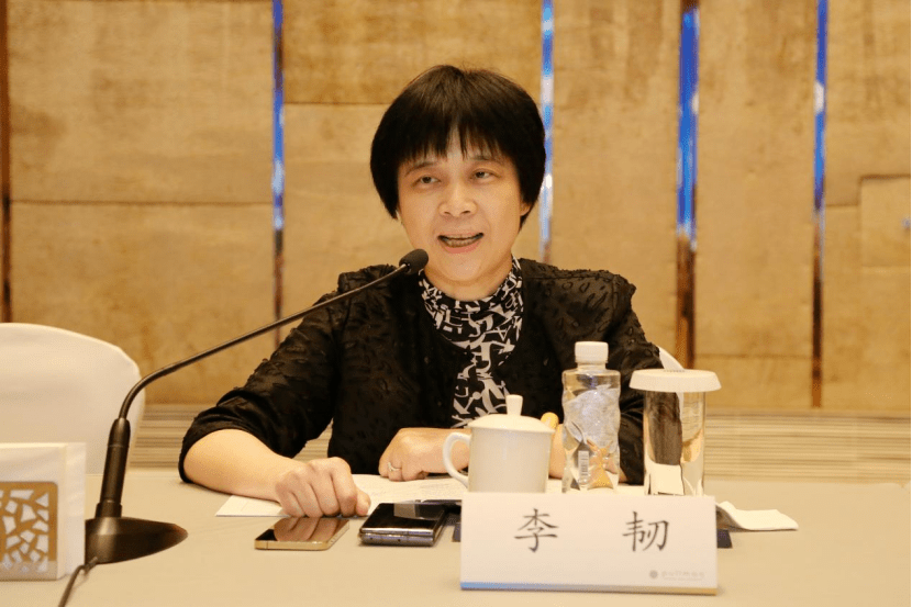 李韧代表贵宾服务分会感谢协会的信任,她表示,将在机场协会的领导下