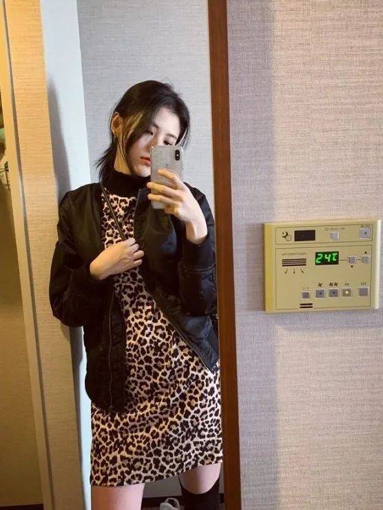 伊周星潮流丨韩素希要演丑女?_韩姐_black_all