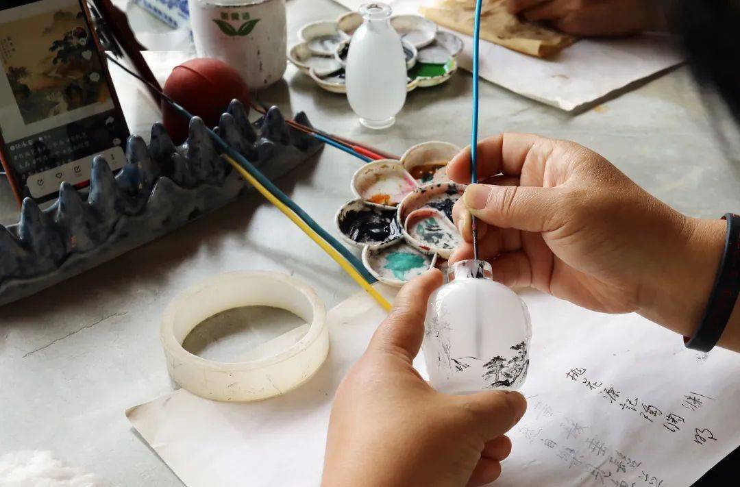 河北衡水内画:一壶一世界 一村一风景_艺术_创作_王自勇