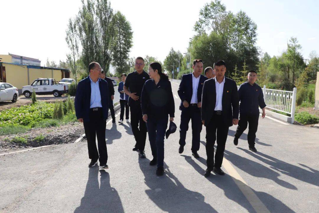 乔亚群在都兰县调研督导相关工作