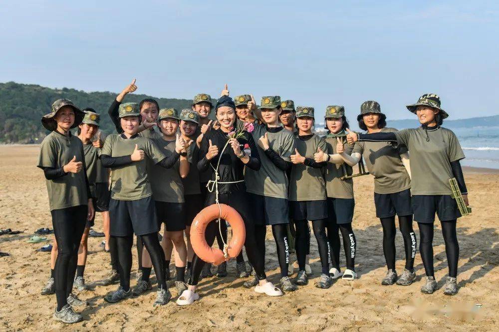 入伍3年,这个女兵成"三栖精兵"