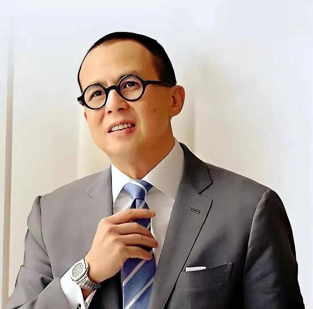 值得一提的是,李泽楷并非浪得虚名的"小超人".