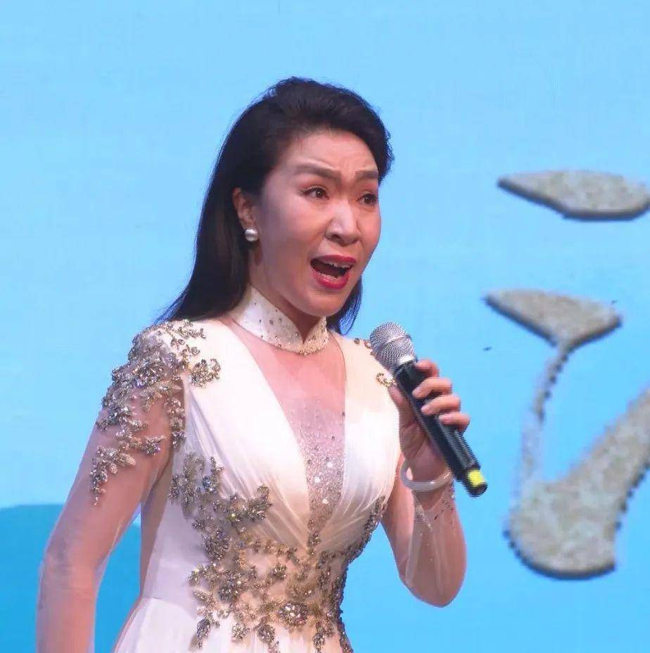 山西省"春雨工程"晋疆文化交流一家亲文艺汇演上演_新疆_演出_两地