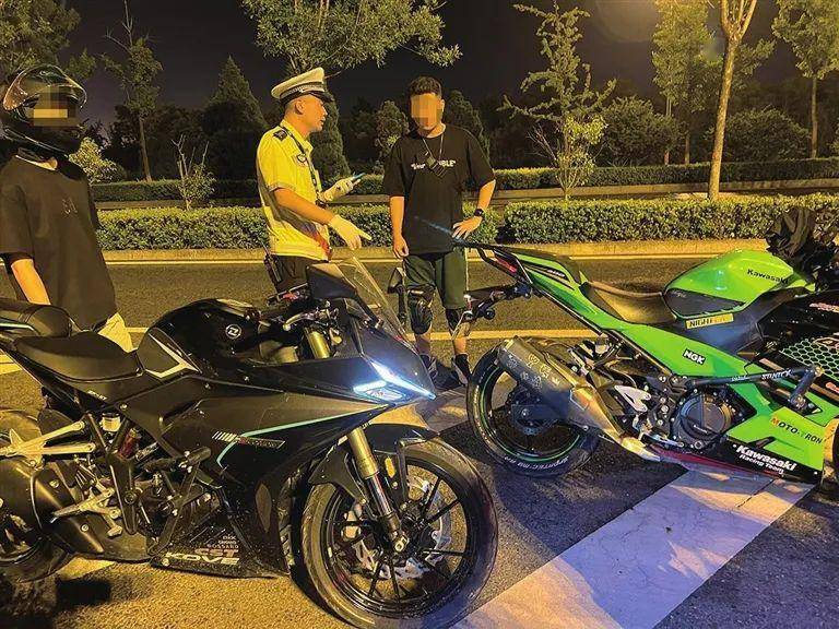 打击"飙车炸街",太原警方不手软!_摩托车_交通_行动