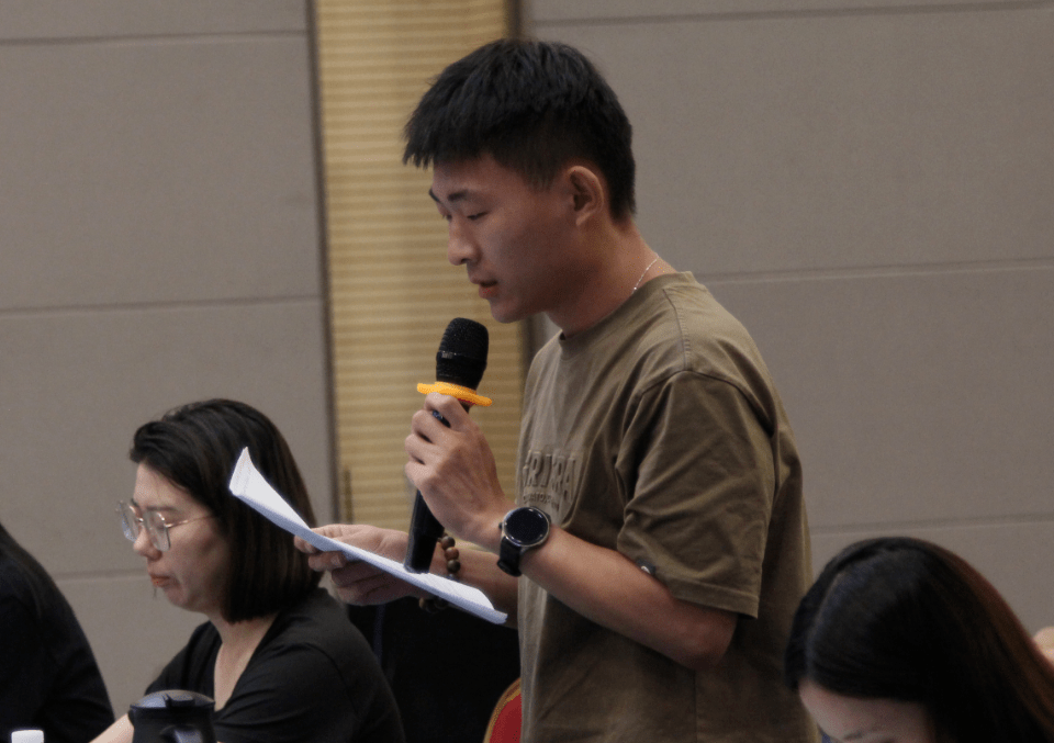 邵京伟 市商务局总经济师新闻发言人张金灿 市工业