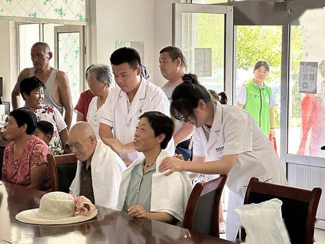 奔赴山东省滨州市惠民县淄角镇政府,与淄角镇团委书记李冲进行座谈